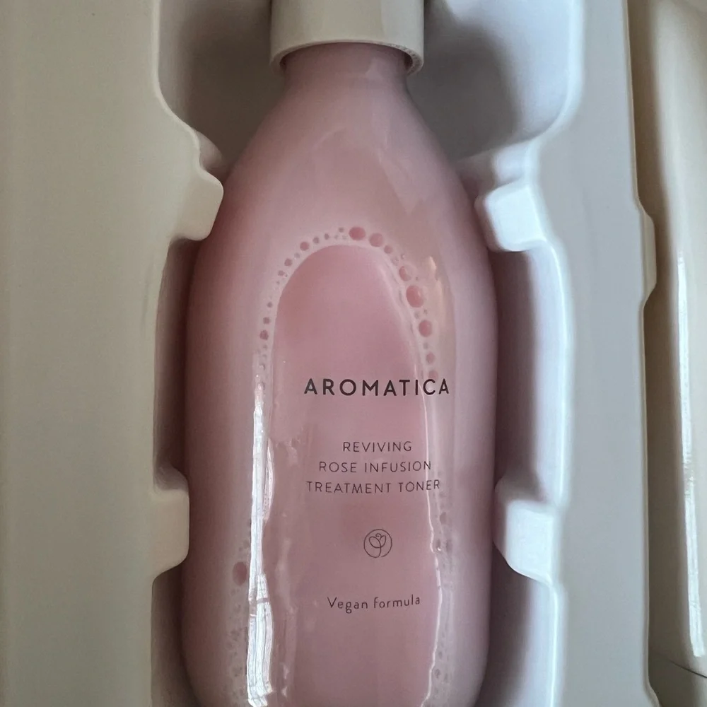 Aromatica Skincare Gift Set with Tote - Picture 3 of 10